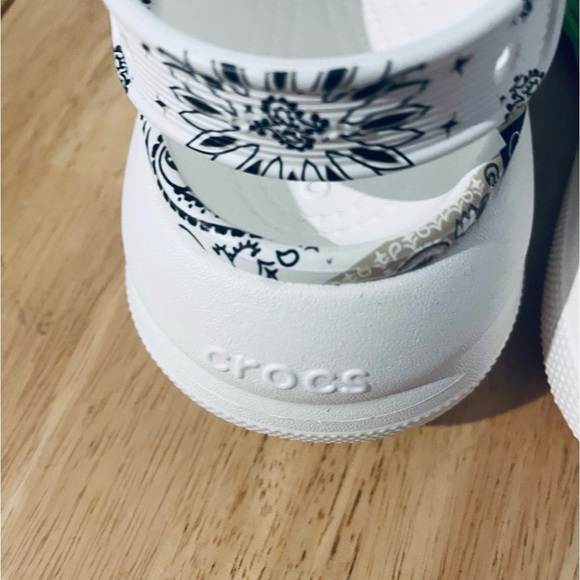 Crocs Classic Crush Bandana Clog. - Picture 12 of 13